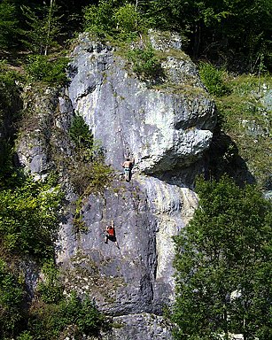 Luftkurort Egloffstein: Kletterfelsen im Trubachtal