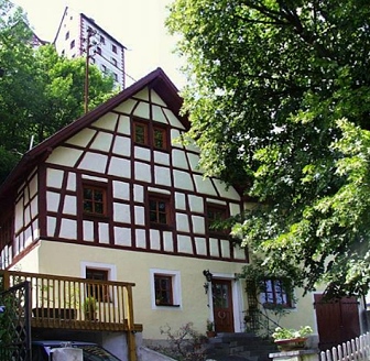 Apartamentos en Baviera, Alemania - un chalet para vacaciones con fachadas entramadas "Gögerhaus"