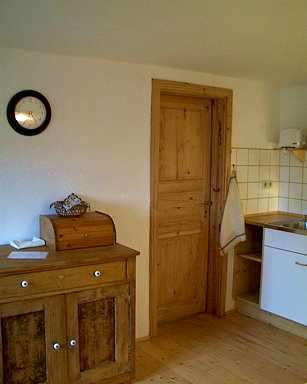Holiday apartments in Bavaria: Kitchen-diner apartment Valley - doorway to the bath room